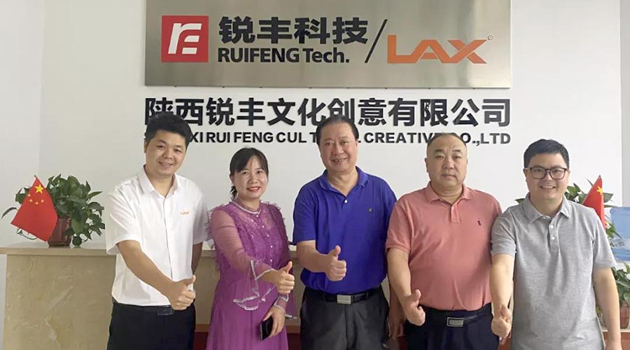 中國(guó)演藝設(shè)備技術(shù)協(xié)會(huì)領(lǐng)導(dǎo)走訪我公司（images 1）